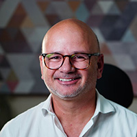 Dr. Tiago Onzi